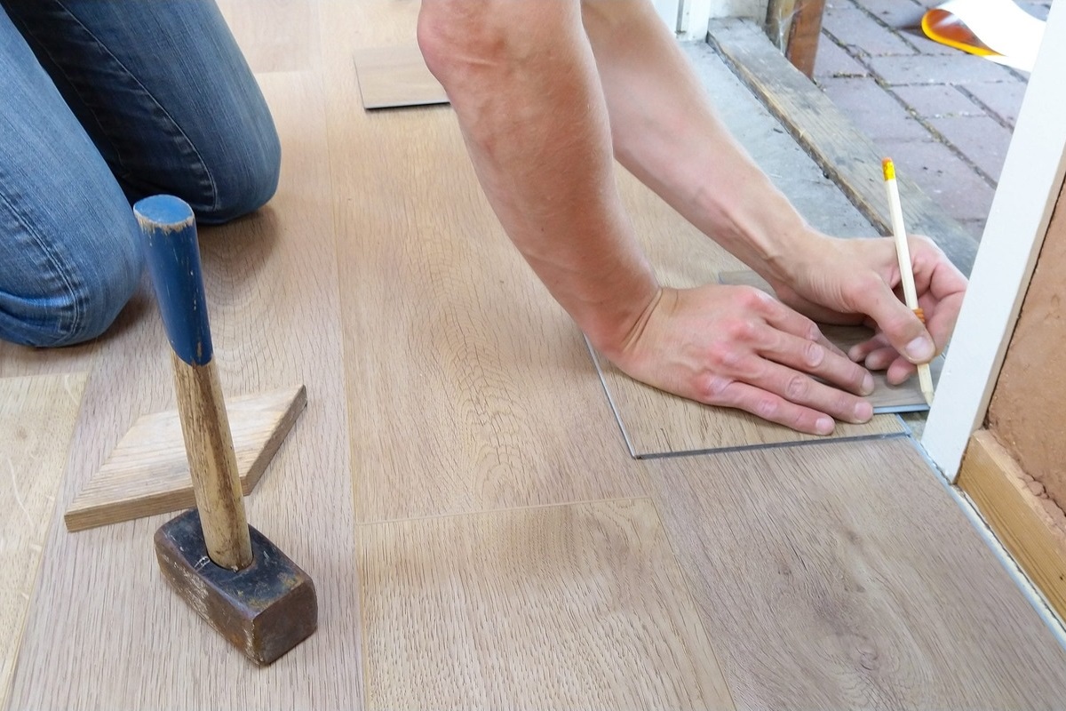 How to Install Vinyl Flooring Planks