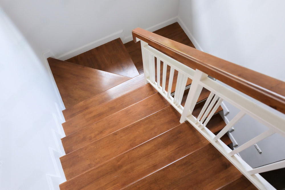 how to lay wood flooring on stairs